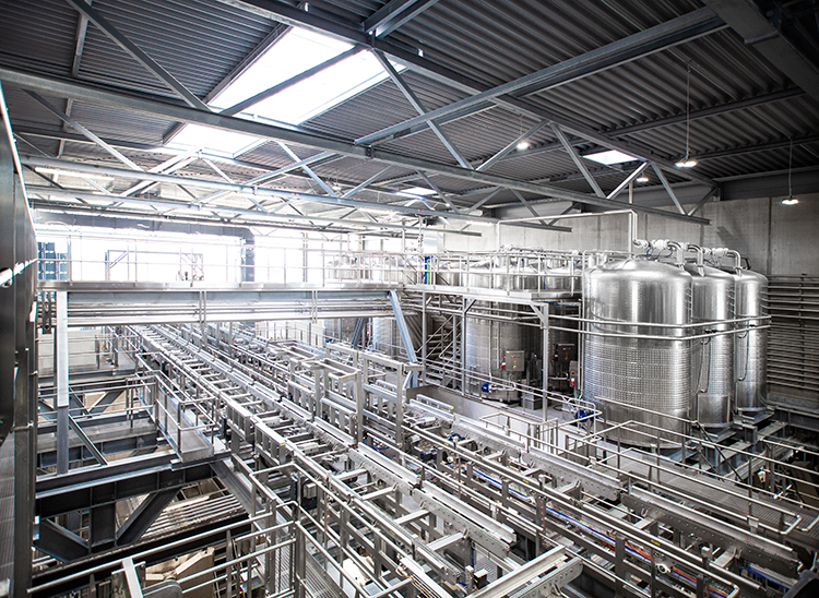 Kelterstation der 360 WeinService GmbH in Kitzingen – Innenansicht der modernen Anlage