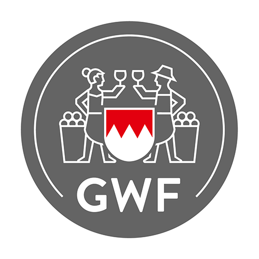 Das Logo der Winzergemeinschaft Franken GWF-Logo mit Winzerfiguren und dem Frankenrechen
