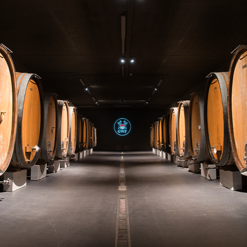 Fasskeller der Winzergemeinschaft Franken eG mit Logo