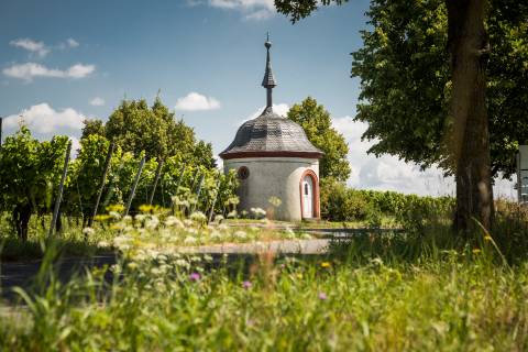 Kapelle in Fahr. Die Region um Volkach bietet zahlreiche attraktive Ausflugsziele